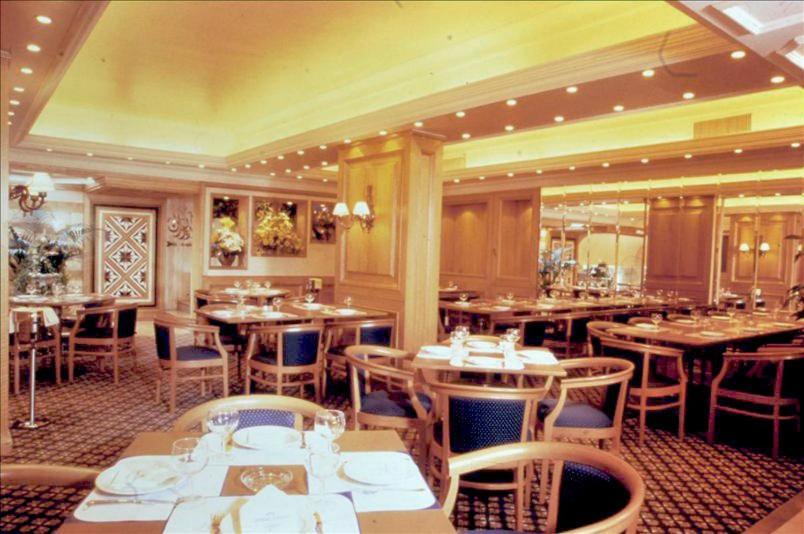 Grand Hotel Beirut Exteriör bild